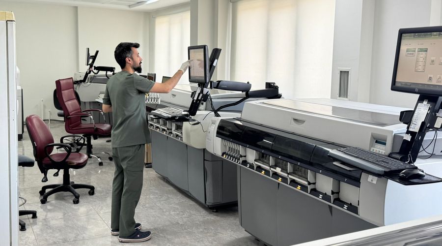 Gazi Yaşargil Eğitim ve Araştırma Hastanesinin merkez laboratuvarı yeni yerine taşındı Gazi Yaşargil Eğitim ve Araştırma Hastanesinin merkez laboratuvarı yeni yerine taşındı