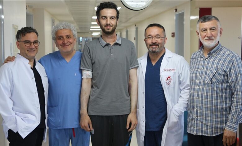 Rize’de aort damarında yırtık oluşan hasta hibrit yöntemiyle tedavi edildi