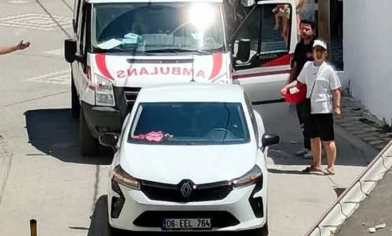 Balıkesir’de ambulansa park halindeki otomobil engeli