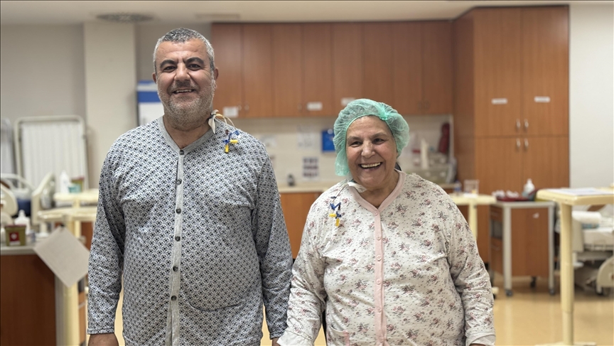 Aynı gün kalp ameliyatı olan anne ve oğlu taburcu edildi Aynı gün kalp ameliyatı olan anne ve oğlu taburcu edildi