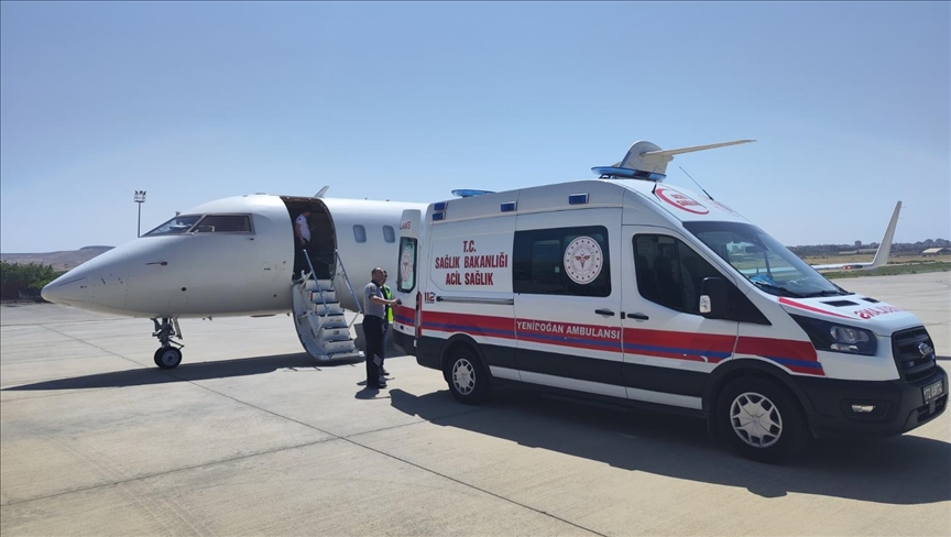 Batman’da ambulans uçak 33 günlük bebek için havalandı Batman’da ambulans uçak 33 günlük bebek için havalandı