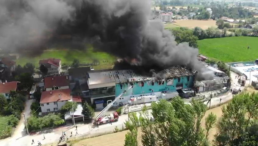 Bolu’da medikal malzeme üretilen fabrikada yangın