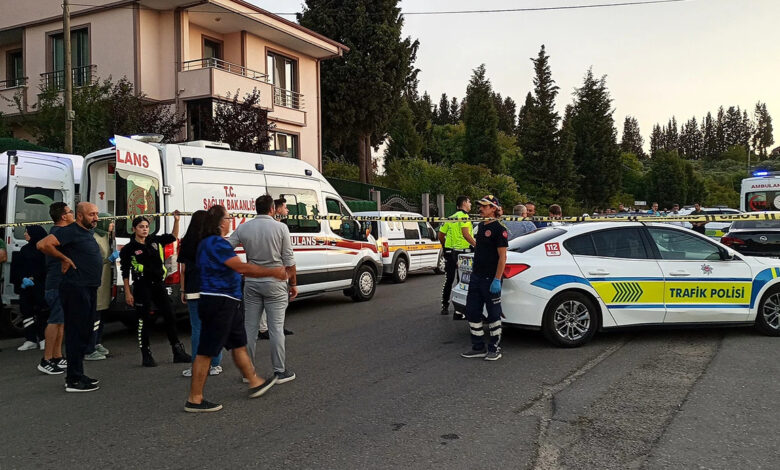 Hastane önünde silahlı saldırı! Baba ve oğlu hayatını kaybetti
