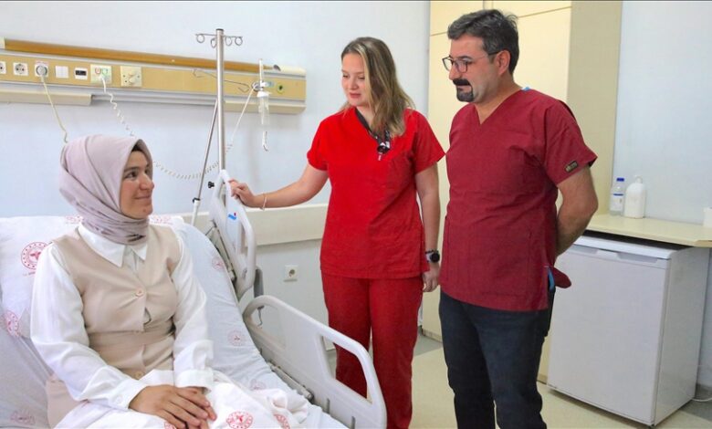 Yanlış yerdeki paratiroit ve boynundaki kanserli tiroit bezlerinden 6 saatlik operasyonla kurtarıldı