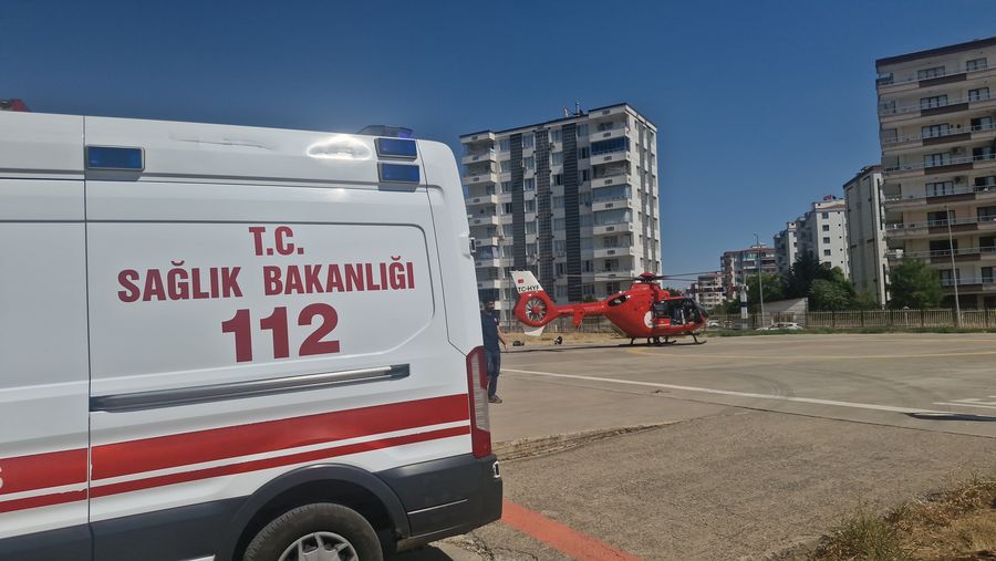 Diyarbakır’da ambulans helikopter uyluk kemiği kırılan hasta için havalandı Diyarbakır’da ambulans helikopter uyluk kemiği kırılan hasta için havalandı