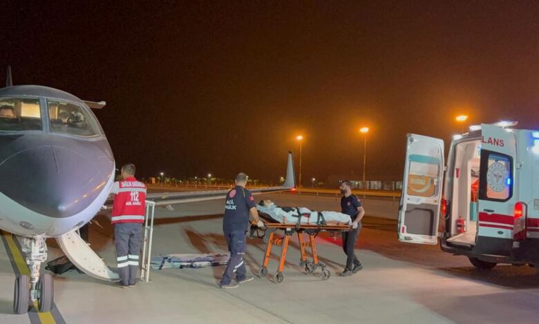 Muş’ta kaza sonrası kafa travması ve felç geçiren çocuk, ambulans uçakla sevk edildi Muş’ta kaza sonrası kafa travması ve felç geçiren çocuk, ambulans uçakla sevk edildi