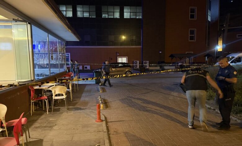 Tokat’ta hastane kantininde silahlı saldırı: 2 yaralı Tokat’ta hastane kantininde silahlı saldırı: 2 yaralı