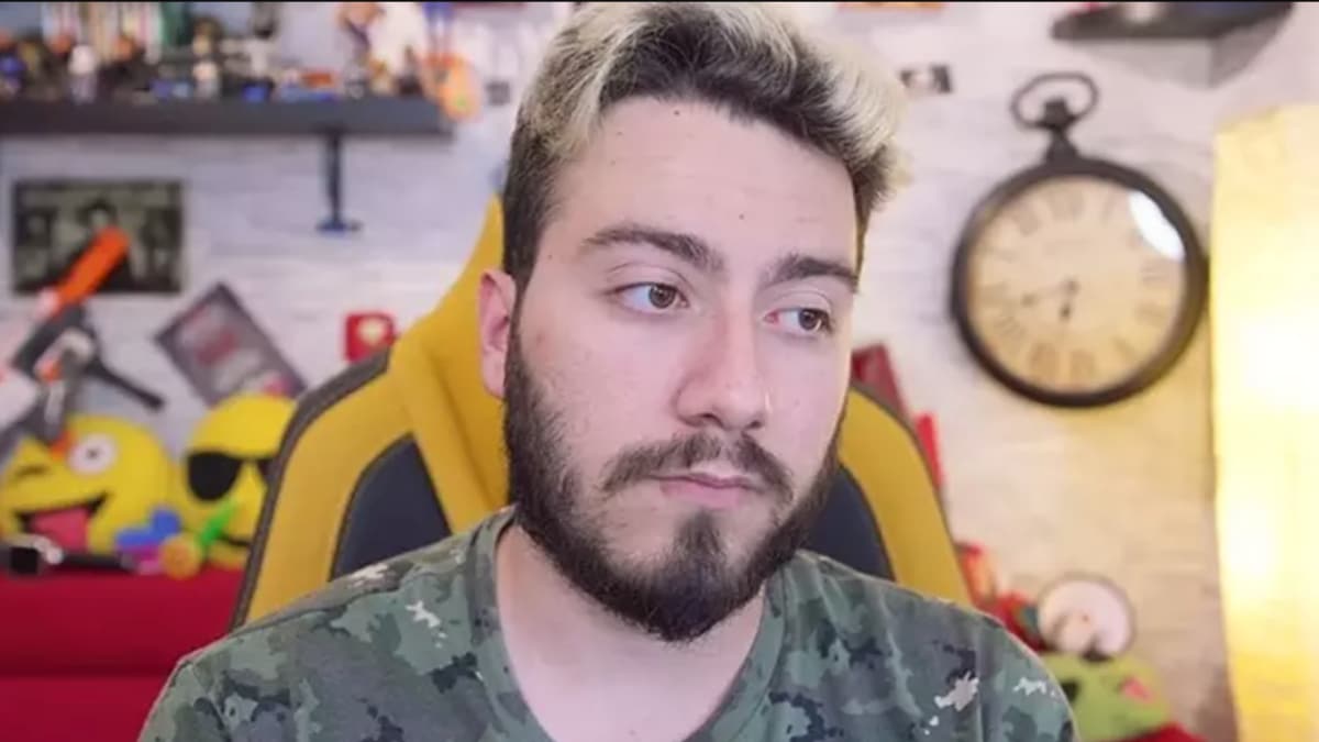 Enes Batur’dan herkesi şaşırtan hareket! 6 yıllık emeği sildi Enes Batur’dan herkesi şaşırtan hareket! 6 yıllık emeği sildi