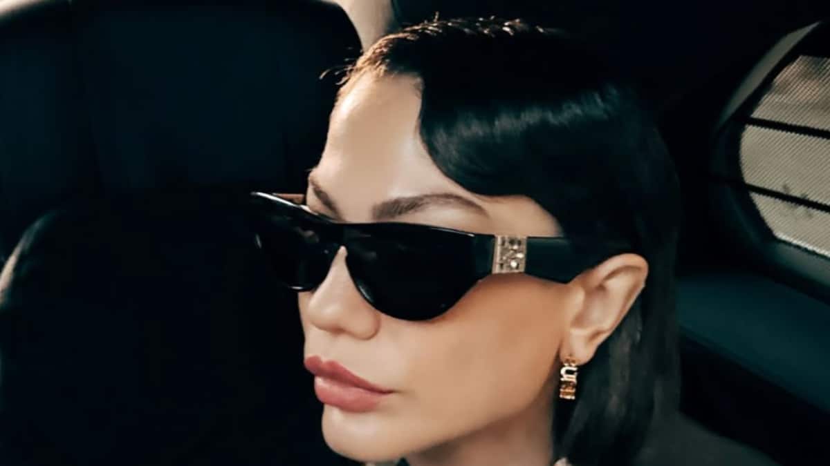 Demet Özdemir’den yeni kare! Son pozu sosyal medyada olay yarattı Demet Özdemir’den yeni kare! Son pozu sosyal medyada olay yarattı