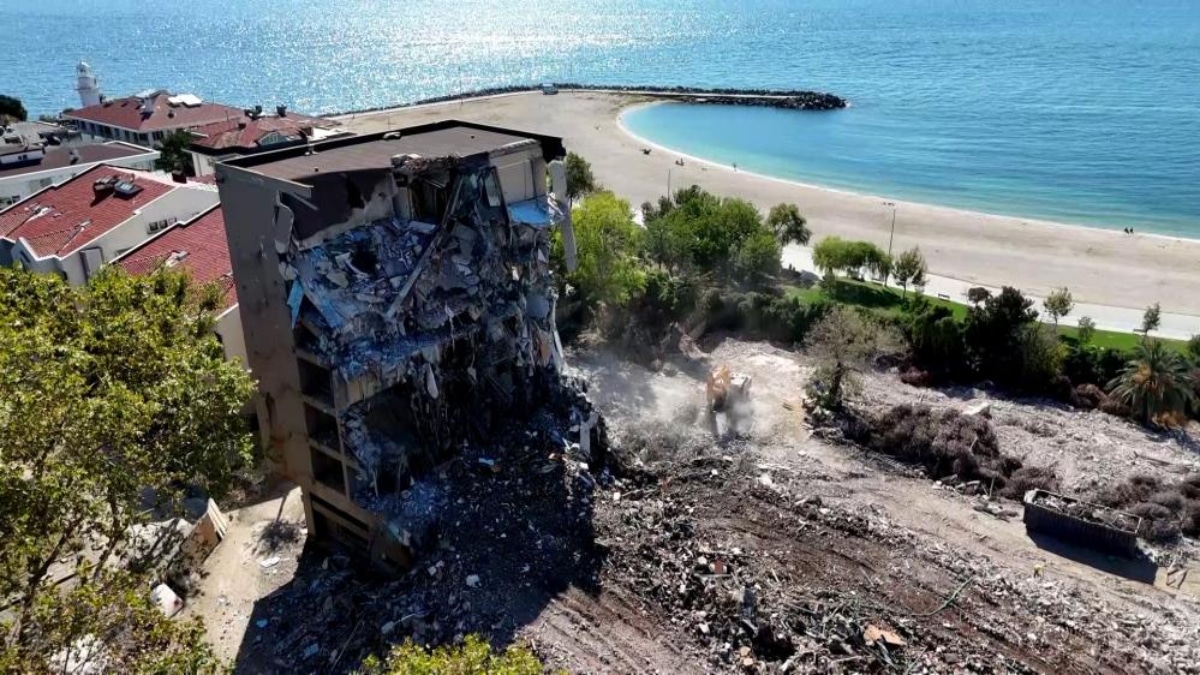 İstanbul’un 67 yıllık simge oteli yıkıldı