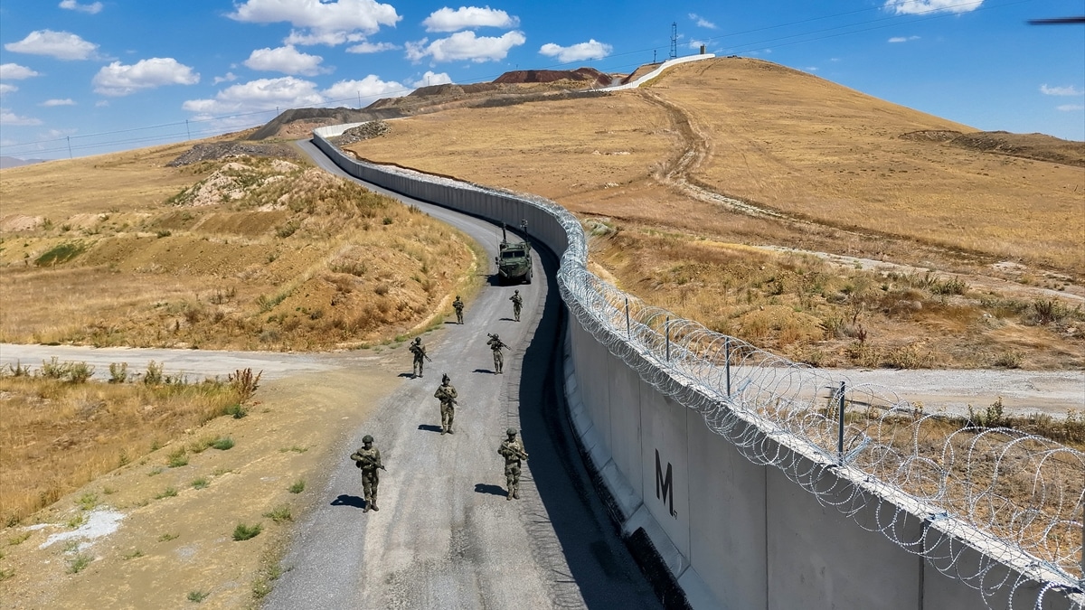Van-İran sınırında inşa edilen güvenlik duvarının 204 kilometresi tamamlandı