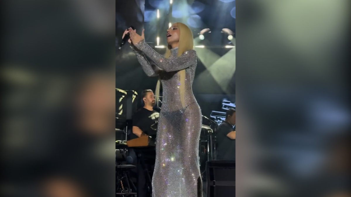 Gülşen yine sahnede sınırları zorladı: Sosyal medya ikiye bölündü Gülşen yine sahnede sınırları zorladı: Sosyal medya ikiye bölündü