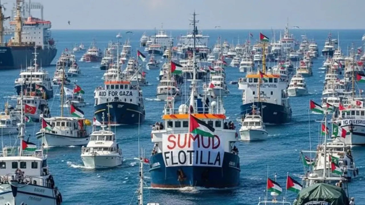 TSK’ya ait İHA’lar bölgede daireler çizerek Küresel Sumud Filosu’nu koruyor