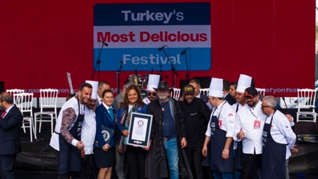 Afyonkarahisar’dan dünya rekoru: 1930 kiloluk dev sucuklu yumurta Afyonkarahisar’dan dünya rekoru: 1930 kiloluk dev sucuklu yumurta