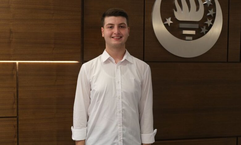 Depremin yaralarını sarıp, Türkiye 43’üncüsü oldu… Tıp fakültesine yerleşti Depremin yaralarını sarıp, Türkiye 43’üncüsü oldu… Tıp fakültesine yerleşti