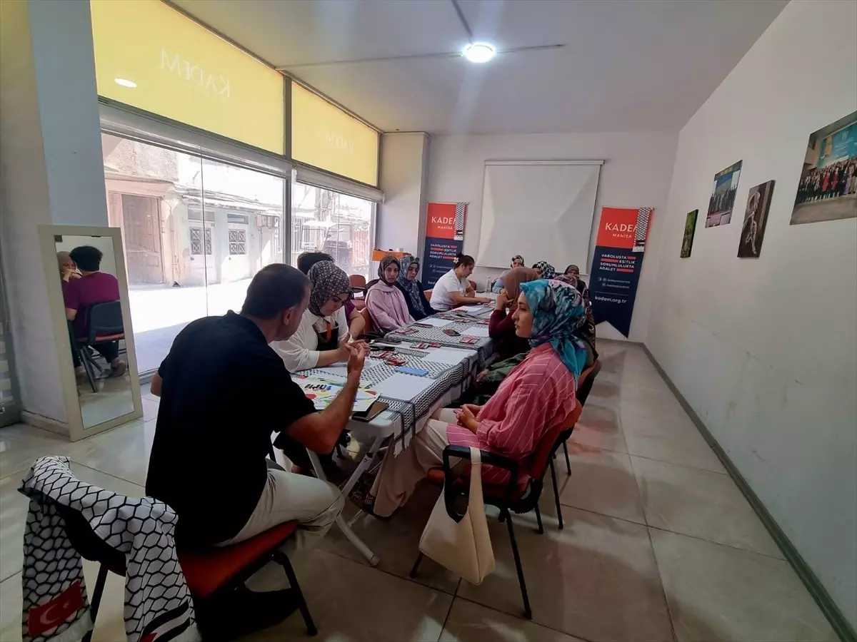 Gazze’deki İnsani Drama Dikkat Çekmek için Sanat Atölyesi Düzenlendi