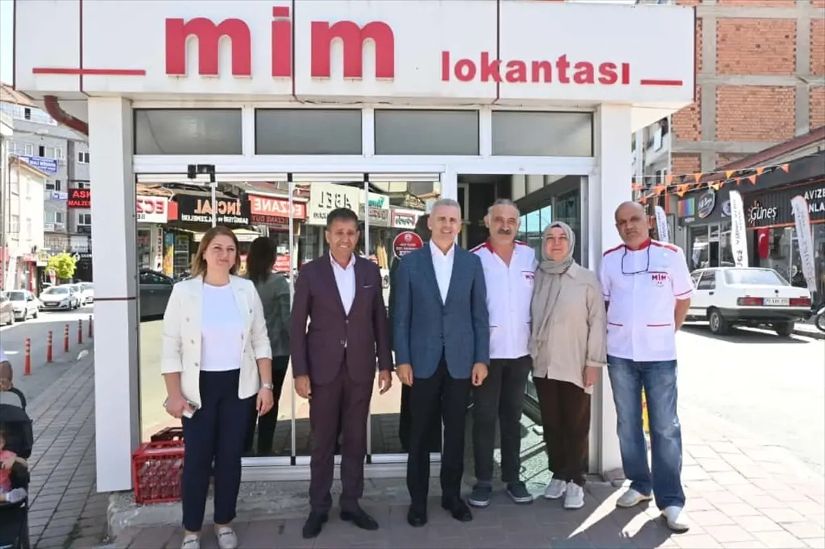 Vali Çiçekli, Aile Yılı İndirim Kampanyasına Destek Veren Esnafı Ziyaret Etti