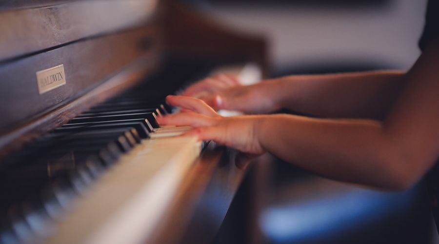 Araştırma: Müzik aleti çalmak beyni yaşlanmaya karşı koruyor Araştırma: Müzik aleti çalmak beyni yaşlanmaya karşı koruyor