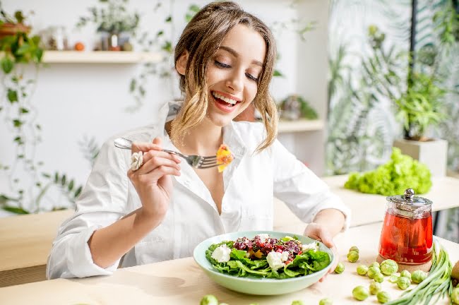 Kendinize İyi Bakmanın Yolu: Mutluluk Veren Besinler