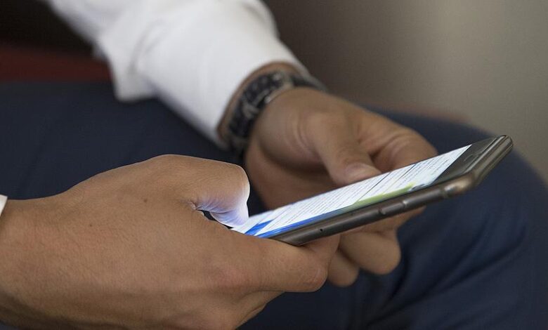 Araştırma: Tuvaletteyken akıllı telefonla vakit geçirmek hemoroid riskini artırıyor Araştırma: Tuvaletteyken akıllı telefonla vakit geçirmek hemoroid riskini artırıyor