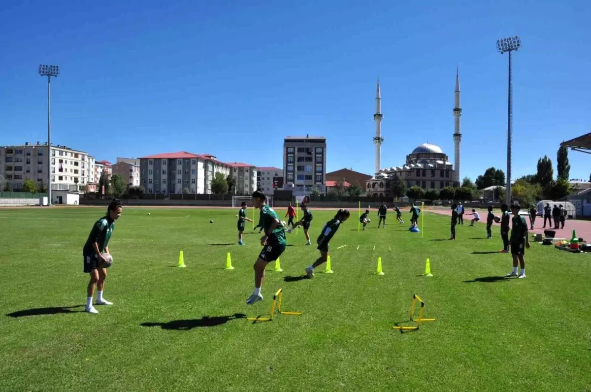 Yüksekova Spor, Trabzonspor Maçının Hazırlıklarını Kars’ta Sürdürüyor