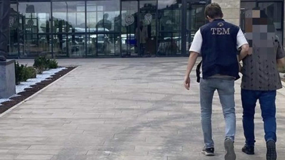 Afyonkarahisar’da komiser yardımcılığı sorularını çalan FETÖ üyesi yakalandı