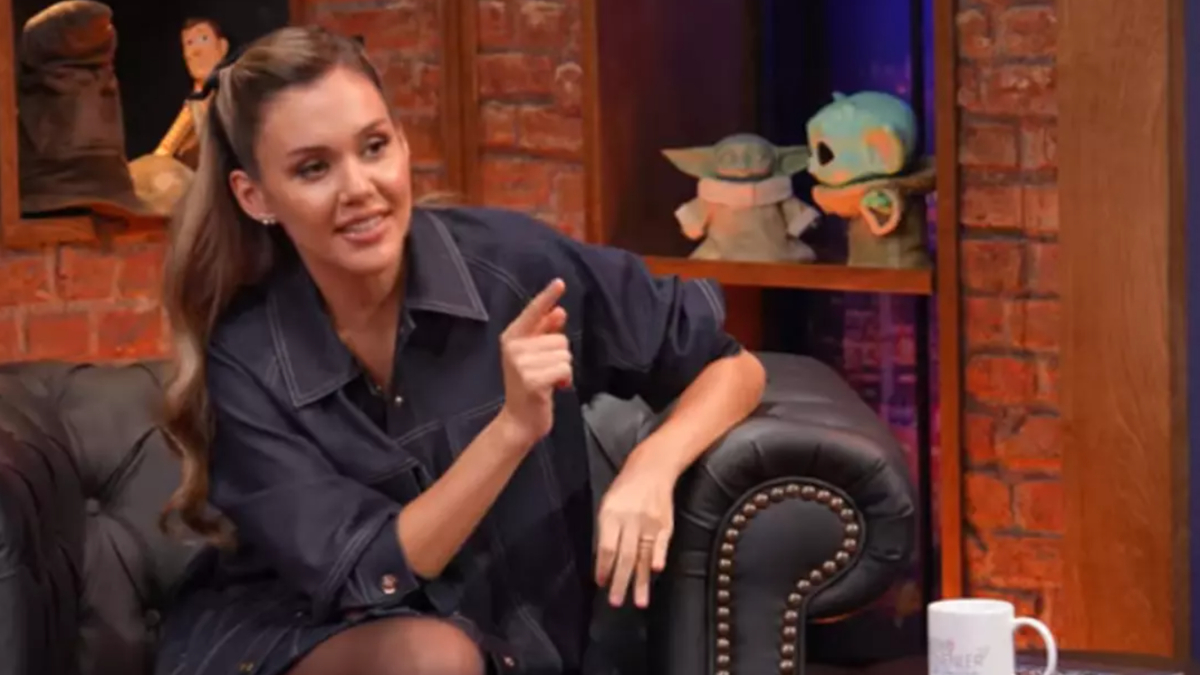 Berfu Yenenler’in Semicenk’e sorduğu soru gündem oldu! ‘Pantolona sığmayan Semicenk’