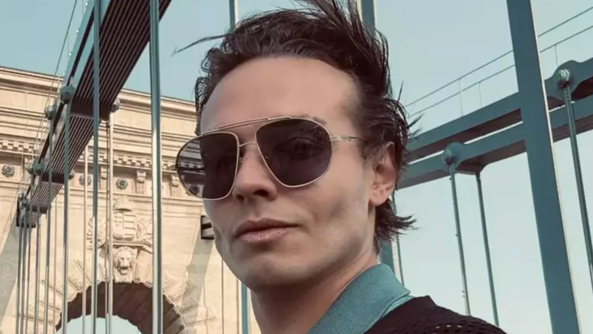 Eski sevgilisini unuttu! Murat Ceylan ve Sude Zülal Güler’den sarmaş dolaş poz