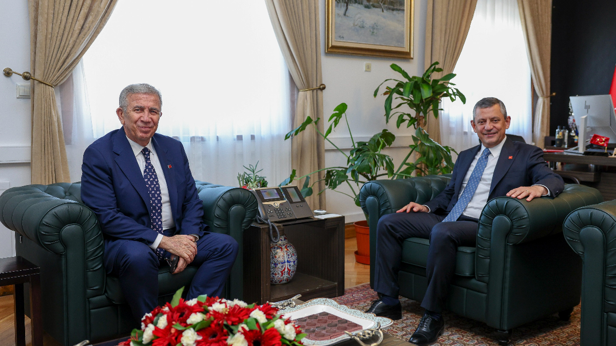 Mansur Yavaş, Özgür Özel’i ziyaret etti Mansur Yavaş, Özgür Özel’i ziyaret etti