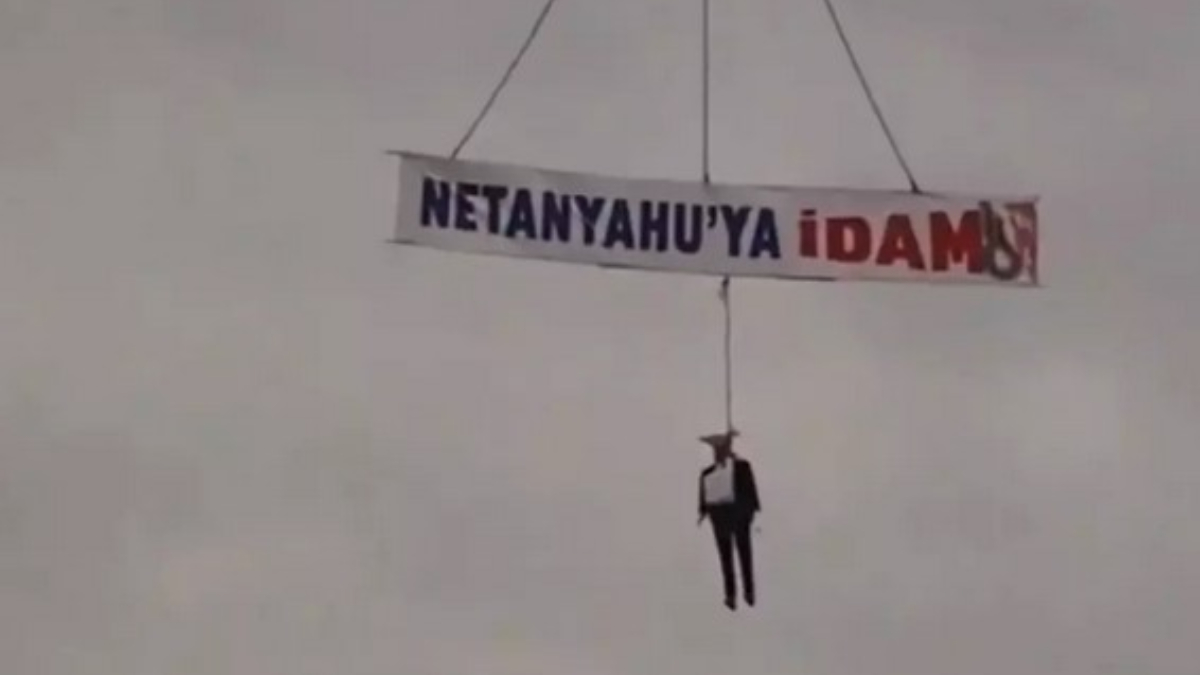 Trabzon’da ‘Netanyahu’ya idam’ yazılı manken sallandırıldı