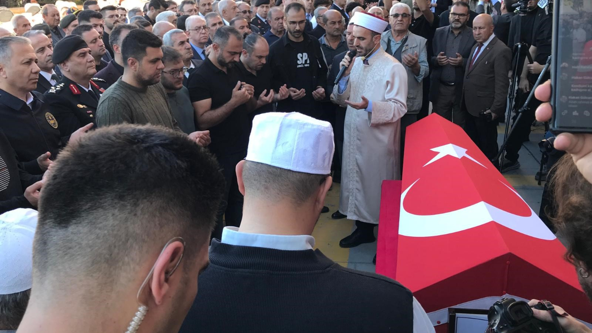 Jandarma KOM Daire Başkanı Tuğgeneral Selami Akşit, memleketi Konya’da son yolculuğuna uğurlandı Jandarma KOM Daire Başkanı Tuğgeneral Selami Akşit, memleketi Konya’da son yolculuğuna uğurlandı