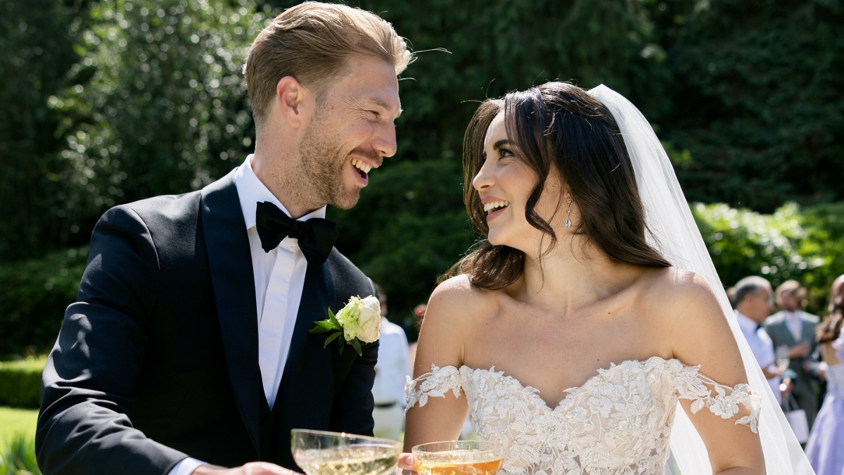 Karsu, Bebeğiyle Türkiye’ye Geldi ve Konser Verecek