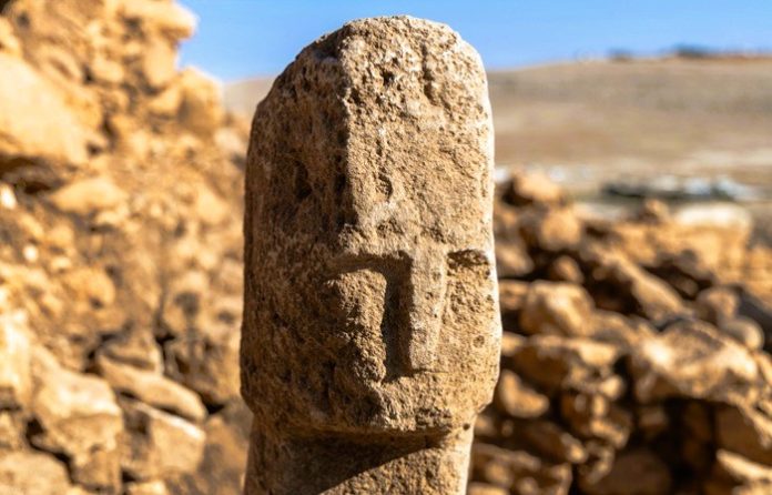 Karahantepe’de İnsan Yüzlü T Biçimli Dikilitaş Bulundu