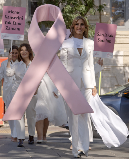 Estée Lauder Companies Türkiye ve Pembe İzler Kadın Kanserleri Derneği’nden Meme Kanseri Farkındalığı