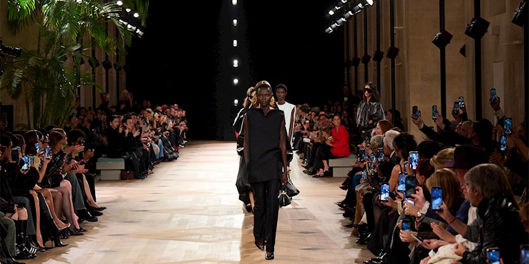 Paris Moda Haftası: Balenciaga İlkbahar/Yaz 2026