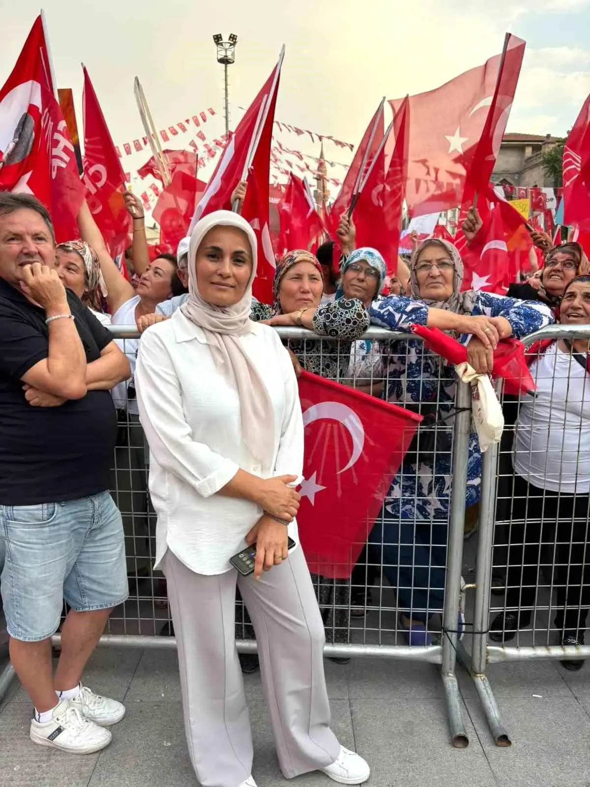 CHP Aksu Kadın Kolları Başkanı Menzil Çakmak İstifa Etti;