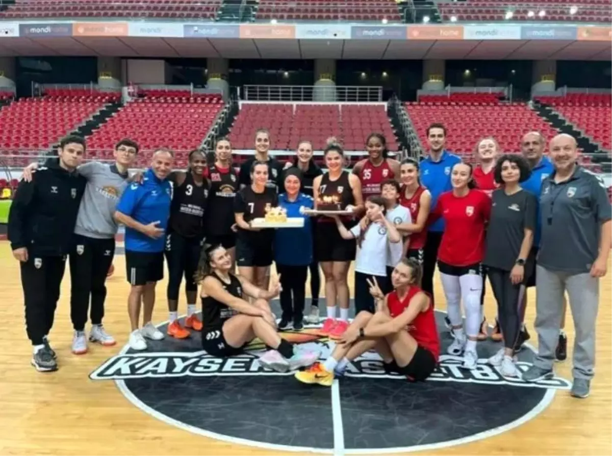 Melikgazi Kayseri Basketbol, Kaptan Merve Uygül’ün Doğum Gününü Kutladı