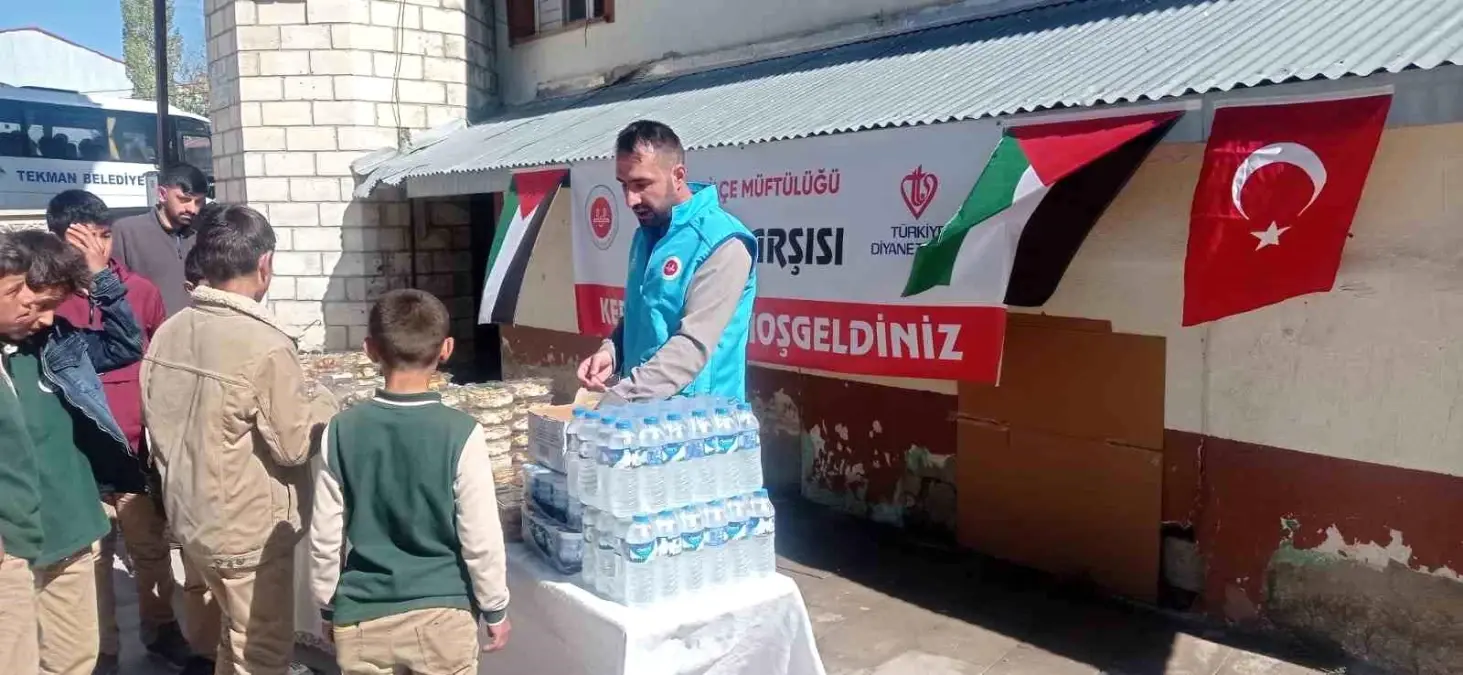Tekman’da Gazze için Hayır Çarşısı Düzenlendi