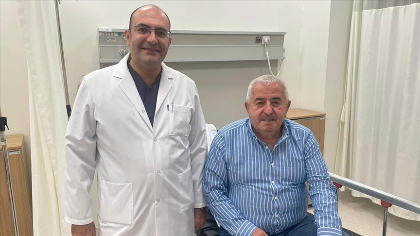 Yemek borusuna takılan 4 santimetrelik kemik endoskopiyle çıkarıldı