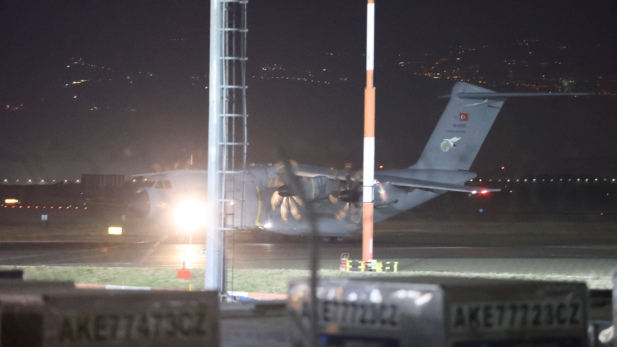 Şehitlerin naaşlarını taşıyan uçak Ankara’ya ulaştı