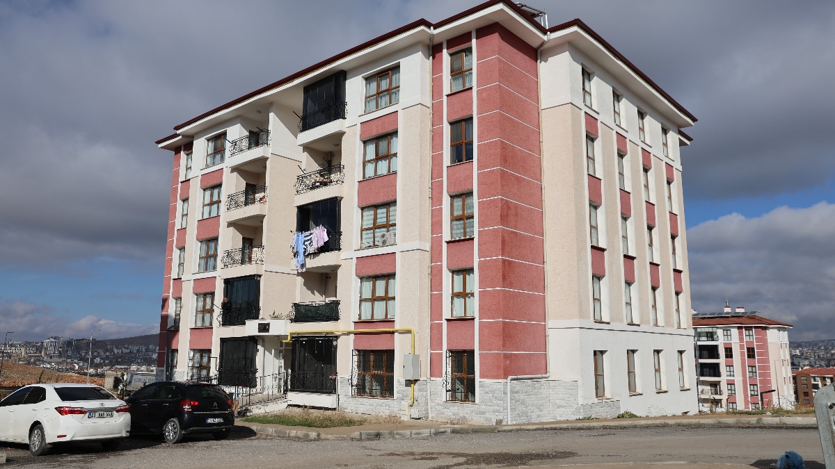 Elazığ’da depremzede Arzu İnce, yeni evinden memnun