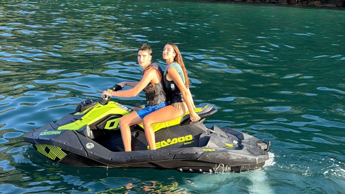 Dua Lipa, Brezilya’da bikinisiyle dikkat çekti