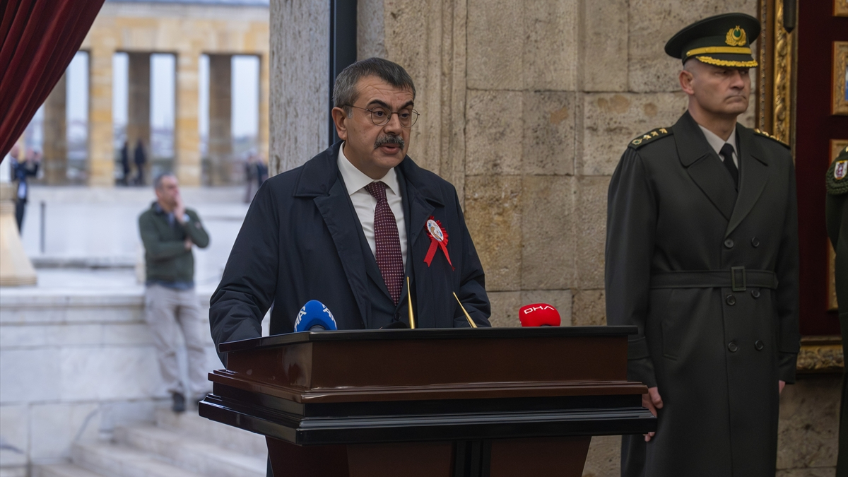Yusuf Tekin’den Öğretmenler Günü’nde Anıtkabir Ziyareti