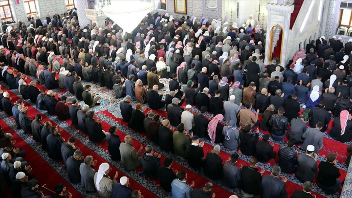 Cuma Namazı Saatleri: 28 Kasım 2025 İçin Bilgiler