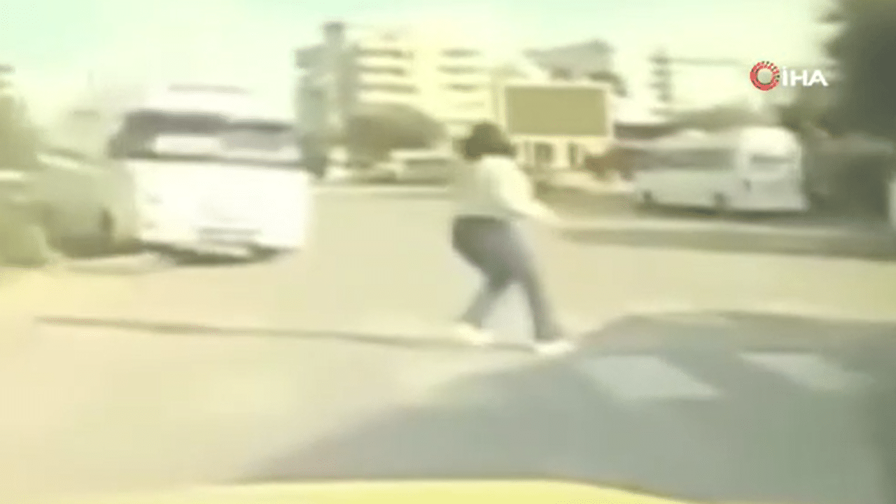 Freni Patlayan Minibüs Dehşet Saçtı: Genç Kız Kıl Payı…