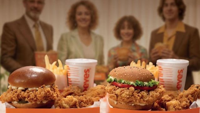 Popeyes, yeni kampanyasıyla hayata lezzetli bir dokunuş… Popeyes, yeni kampanyasıyla hayata lezzetli bir dokunuş…