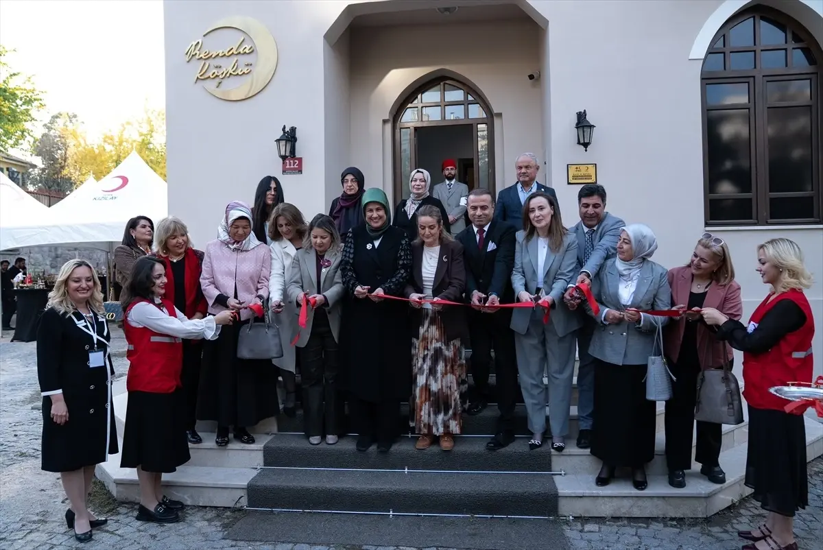 Türk Kızılay, Cumhuriyetin Güçlü Kadınlarını Sergiledi