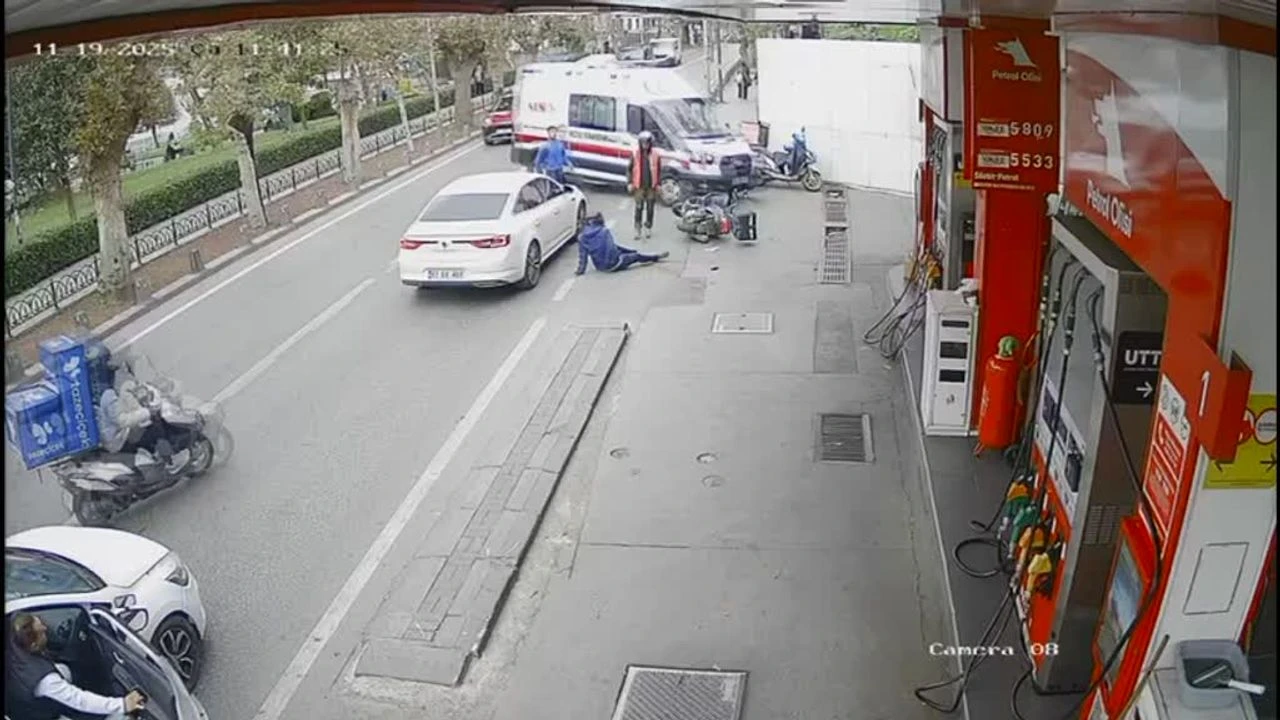 Üsküdar’da ambulansa yol veren motosikletliye otomobil…