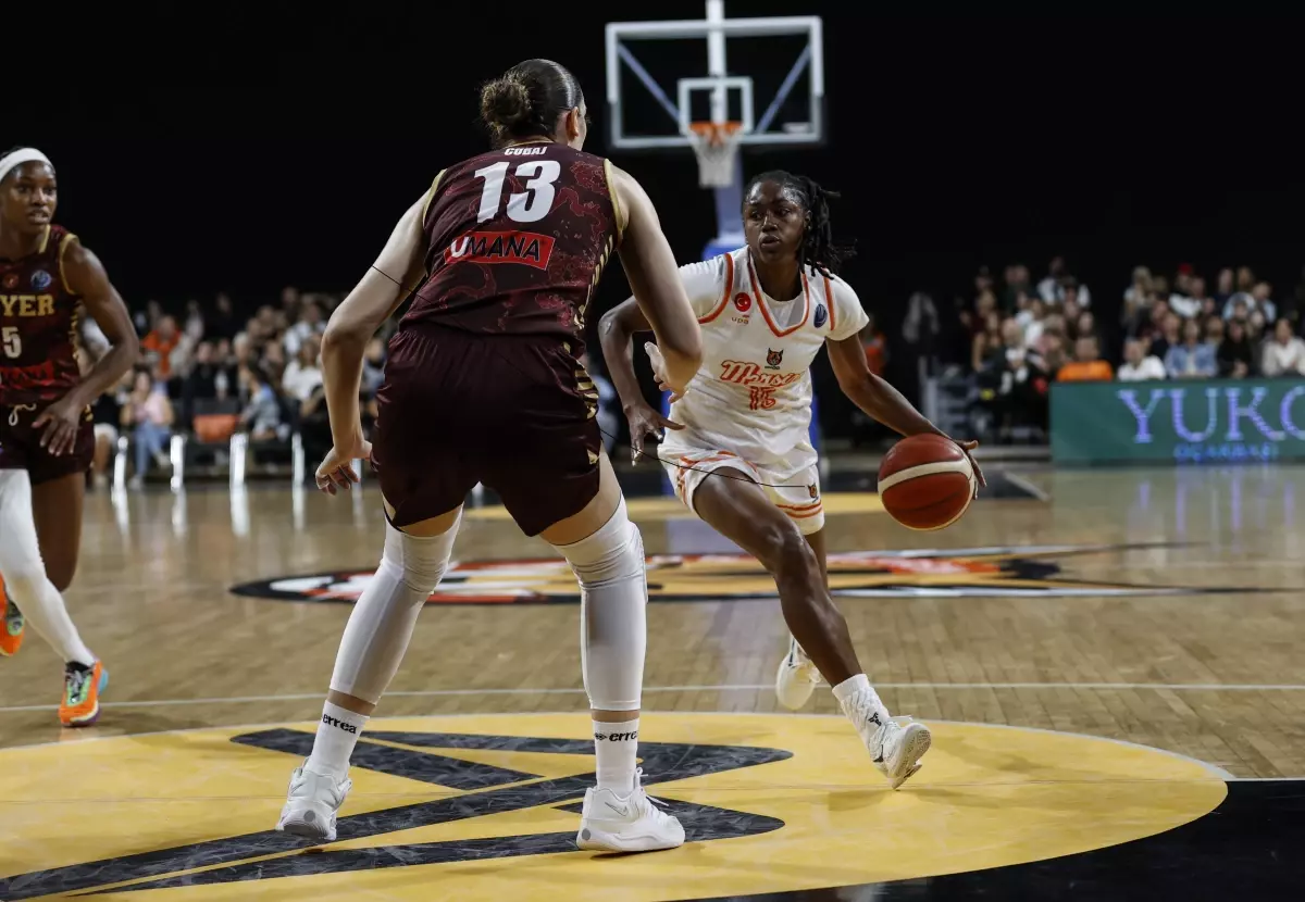 Çimsa ÇBK Mersin, Venezia’yı Yenerek İlk Galibiyetini Aldı Çimsa ÇBK Mersin, Venezia’yı Yenerek İlk Galibiyetini Aldı