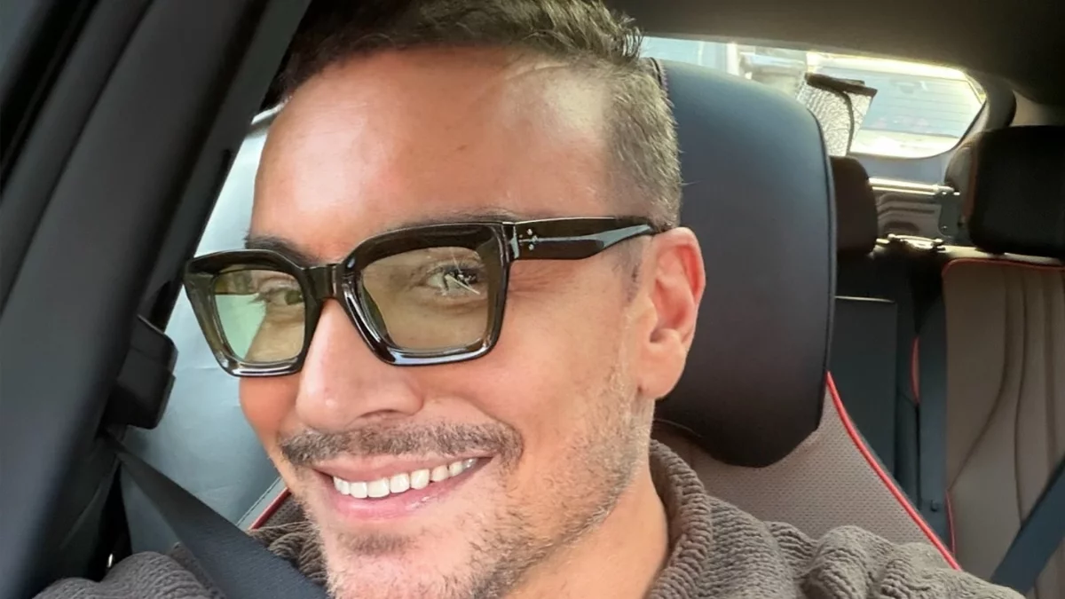 Cenk Eren’in sahne kazası sonucu gözü morardı